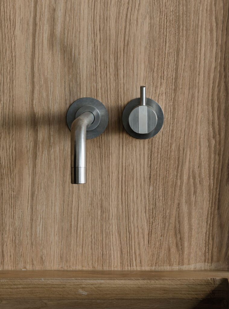 111X One Handle Built-In Basin Mixer Lever On Right