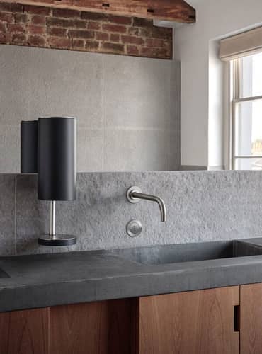 4311 Hands-Free Vertical Basin Tap With Sensor