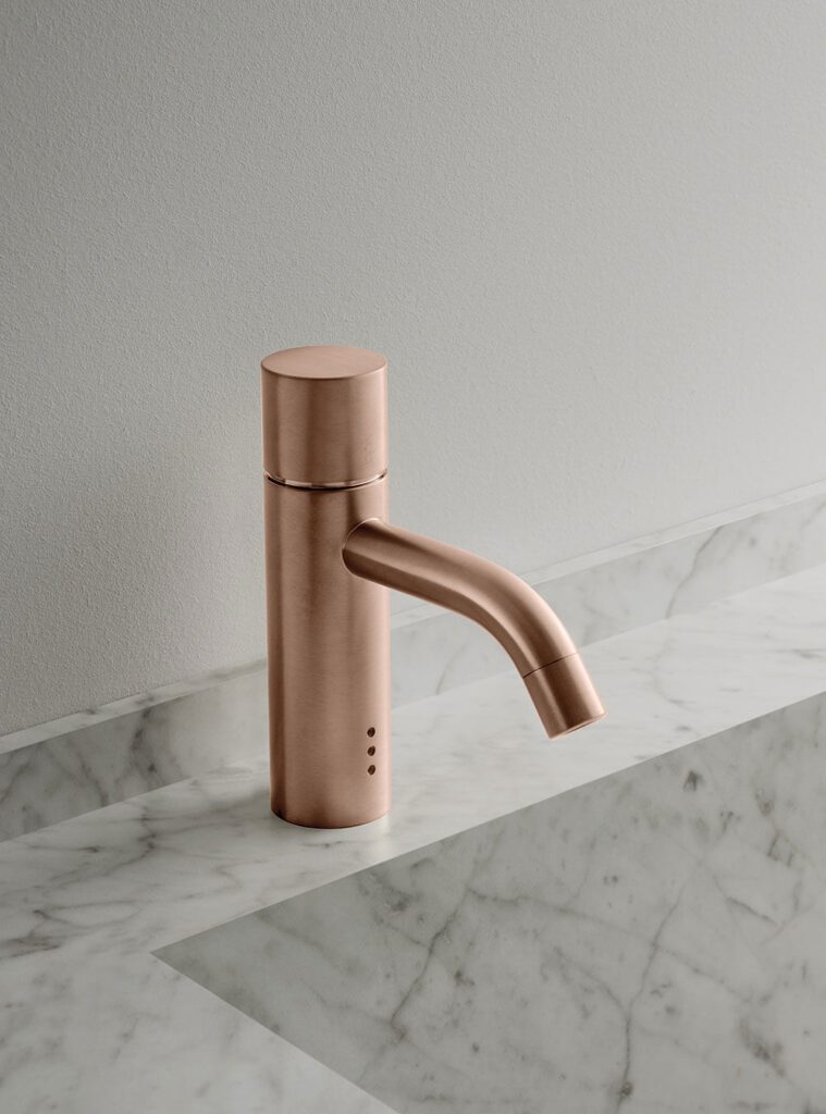 RB1E Hands-Free Pillar Tap With On / Off Sensor