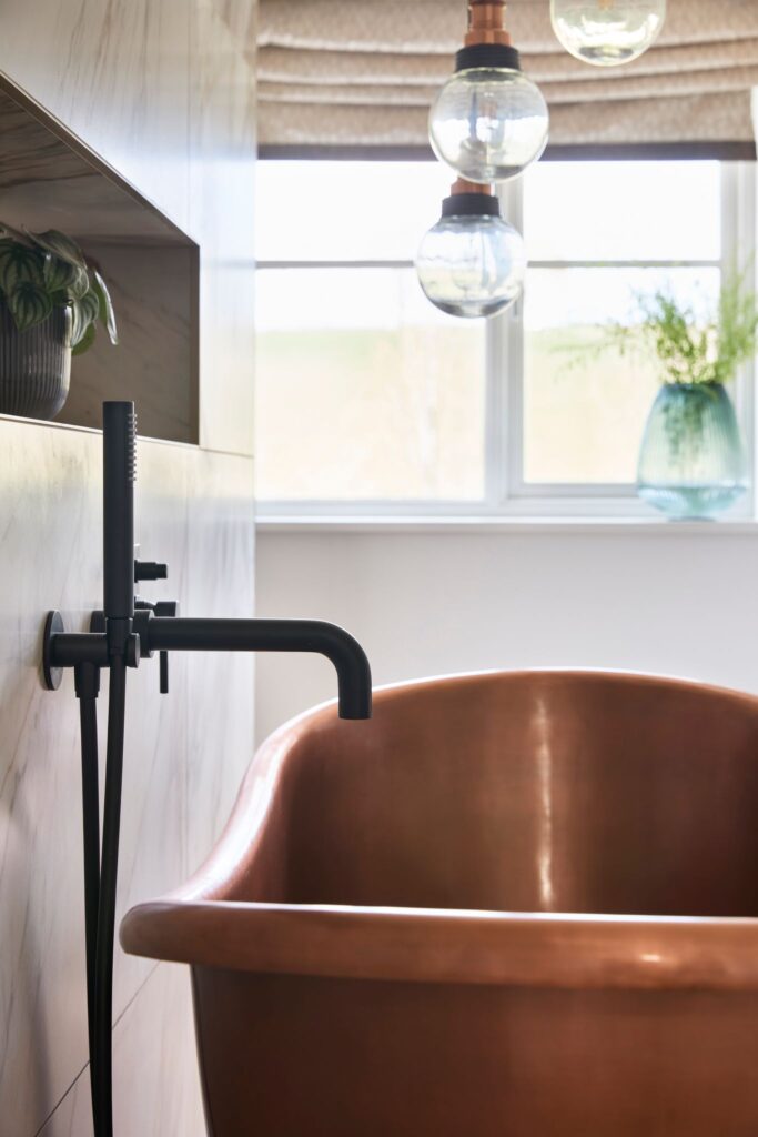Antique Copper Boat Bath - Image 2