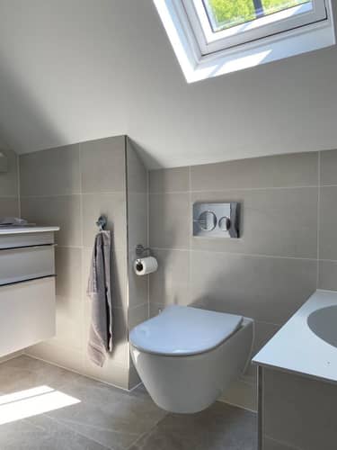 Main Bathroom 2