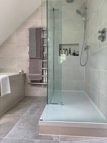 Main Bathroom 7