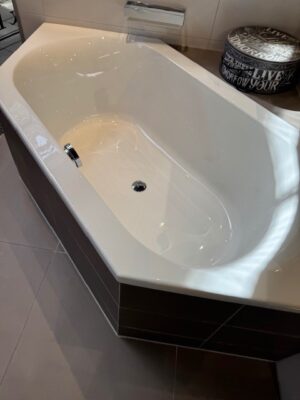 V & B Loop Hexagonal Bath - ORIGINAL PRICE £780 - NOW £320